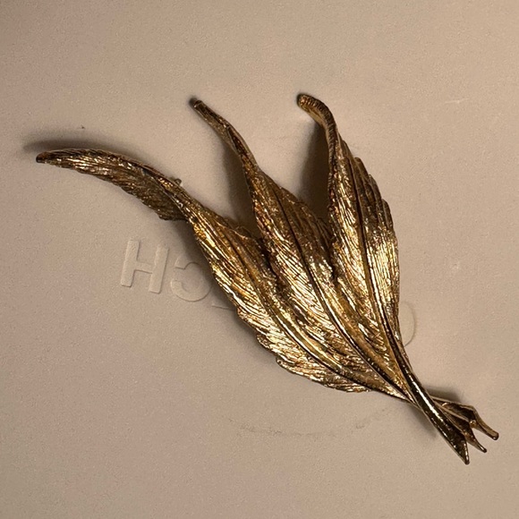 VINTAGE SIGNED LARGE BEAUTIFUL BROOCH - Picture 1 of 2